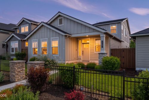3757 Ne Petrosa Ave, Bend, OR, 97701-3995 | Card Image