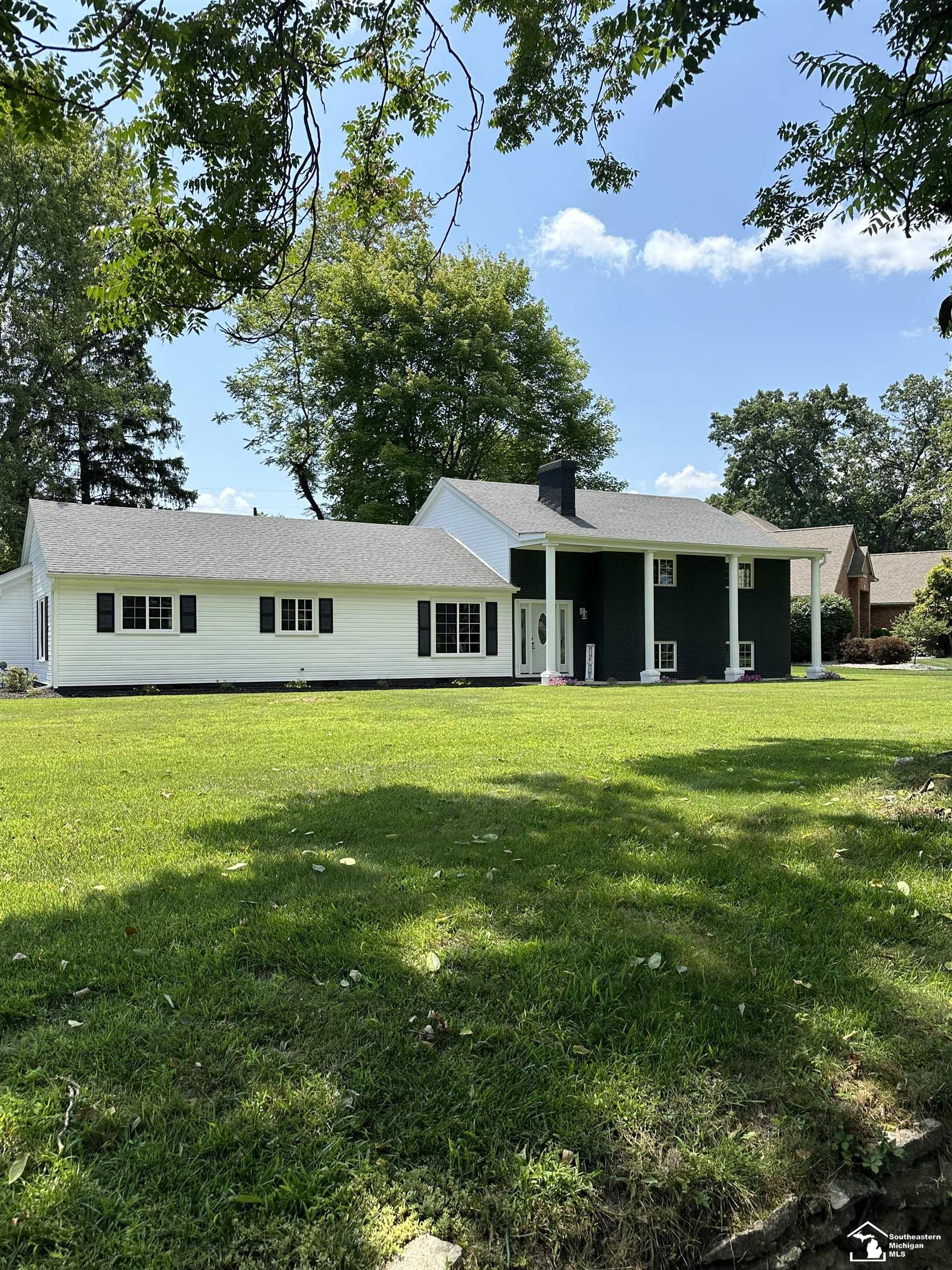 Eton Pl, Lambertville, MI 48144