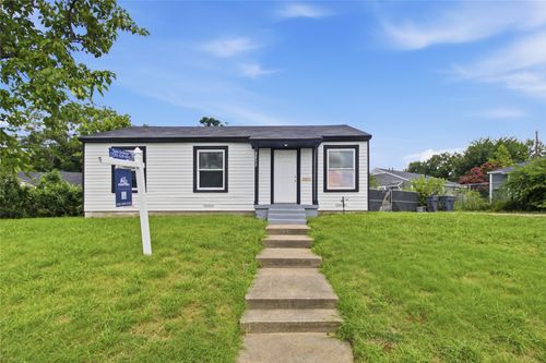 2033 Redman Cir, Dallas, TX, 75223-3451 | Card Image