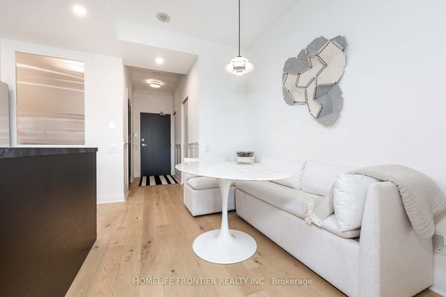 905 - 20 Scrivener Sq, Condo with 2 bedrooms, 1 bathrooms and 1 parking in Toronto ON | Image 4