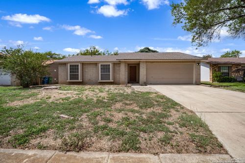 5827 Cliff Walk Dr, San Antonio, TX, 78250-3923 | Card Image