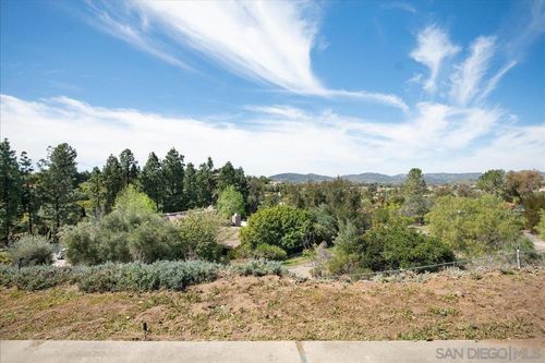 17526 Saint Andrews Dr, Poway, CA, 92064-1235 | Card Image