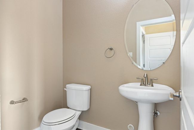 Mid-level half bath | Image 18