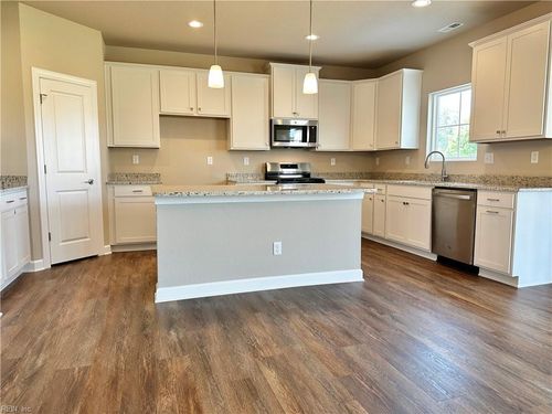 286 Mccormick Dr, Suffolk, VA, 23434-9351 | Card Image