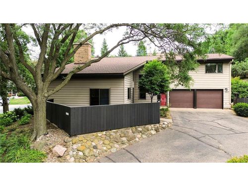 1209 Golf View Dr, RIVER FALLS, WI, 54022-2532 | Card Image