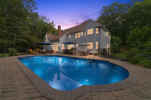 7 Butternut Ln, Oxford, CT, 06478-1264 | Card Image