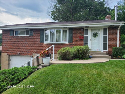 3381 Columbia Dr, Castle Shannon, PA, 15234 | Card Image