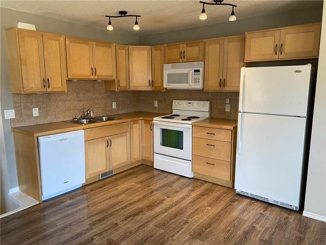 4918 54 Avenue, Home with 3 bedrooms, 2 bathrooms and 2 parking in Olds AB | Image 8