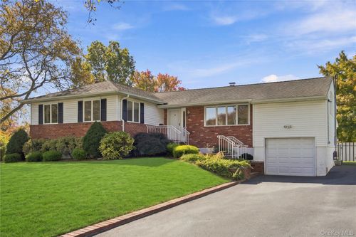 3 Yorkville Lane, Huntington, NY, 11747 | Card Image