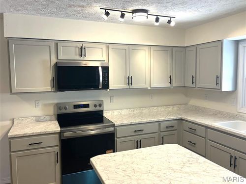 1121 Brooklane Dr, Carrollton, IL, 62016-1602 | Card Image