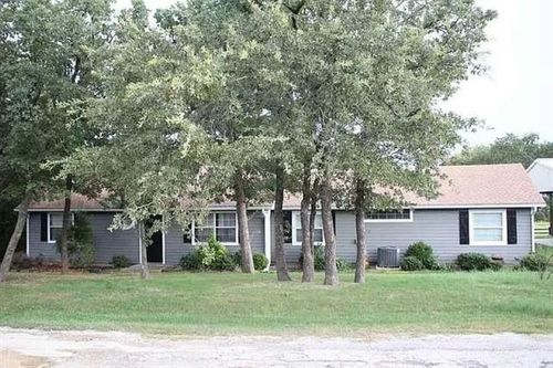 126 Country Club Dr, Nocona, TX, 76255-9365 | Card Image