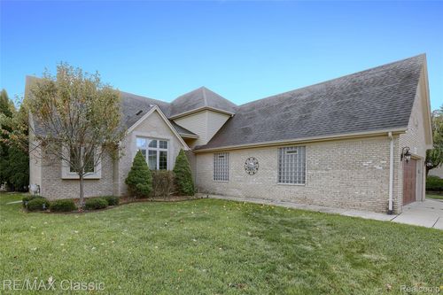 43274 Hillsboro Dr, Clinton Township, MI, 48038-5522 | Card Image