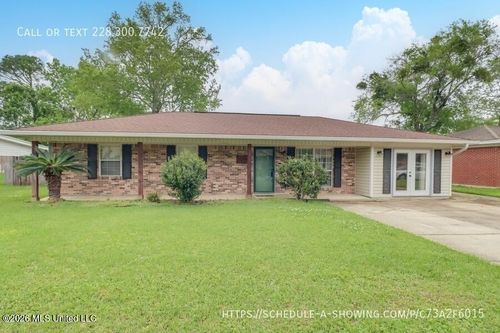 7201 Bienville Dr, Biloxi, MS, 39532-3916 | Card Image