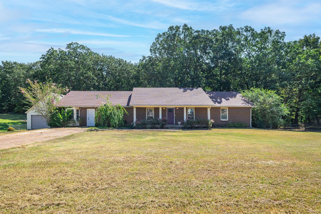 1st Ave, Collinwood, TN 38450