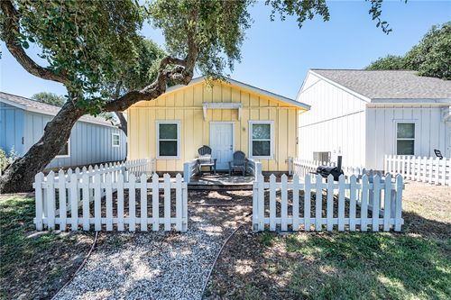 23-4212 Highway 35 S, Rockport, TX, 78382-7173 | Card Image
