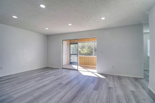 apt-d-4004 Cortez Dr, TAMPA, FL, 33614-1560 | Card Image