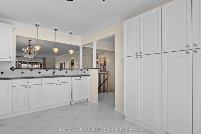 32 Abbey Dawn Dr, House other with 3 bedrooms, 3 bathrooms and 4 parking in Bath ON | Image 9
