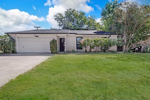 2119 Lavon Creek Ln, Arlington, TX, 76006-5700 | Card Image
