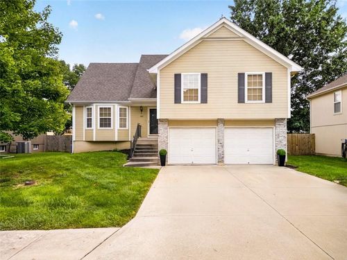500 Se Alger Dr, Blue Springs, MO, 64014-5570 | Card Image