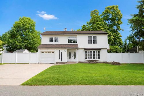 779 Peconic Ave, Babylon, NY, 11704-5621 | Card Image