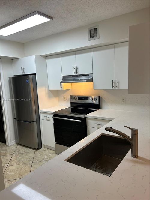 apt-204-2433 Centergate Dr, Miramar, FL, 33025-7230 | Card Image