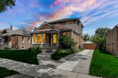 2840 W 98th St, Evergreen Park, IL, 60805-2652 | Card Image
