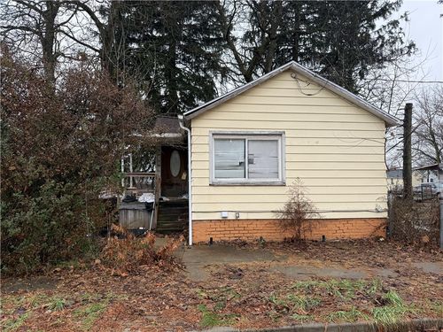 1142 Hamilton Ave, Farrell, PA, 16121-1128 | Card Image