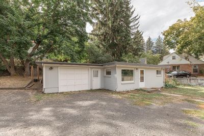 735 Ne Stadium Way, Home with 2 bedrooms, 1 bathrooms and null parking in Pullman WA | Image 1