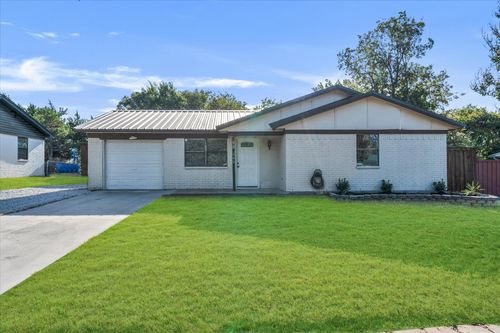 140 Redbud St, Rhome, TX, 76078-4437 | Card Image
