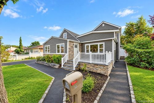 93 Vermont Ave, West Babylon, NY, 11704-2826 | Card Image