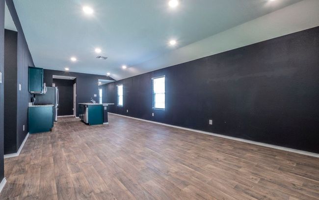 352 Sickle Loop, House other with 3 bedrooms, 2 bathrooms and 2 parking in Kyle TX | Image 4
