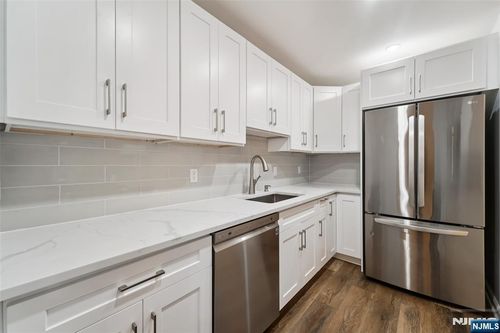65 Fairview St, Palisades Park, NJ, 07650-1037 | Card Image