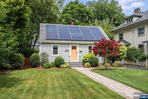 200 Grove St, Montclair, NJ, 07042-4215 | Card Image