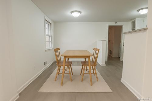 27 Middle Line Ave, Medford, NY, 11763-1605 | Card Image