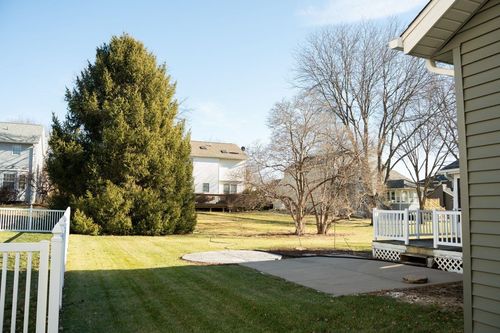 2929 Greenview Dr, Bettendorf, IA, 52722-3983 | Card Image