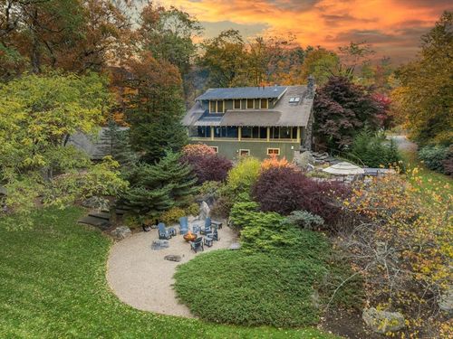 9 Harkness Rd, Pelham, MA, 01002-9704 | Card Image