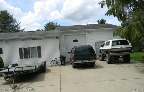 420 S Maple St, Webberville, MI, 48892-5178 | Card Image