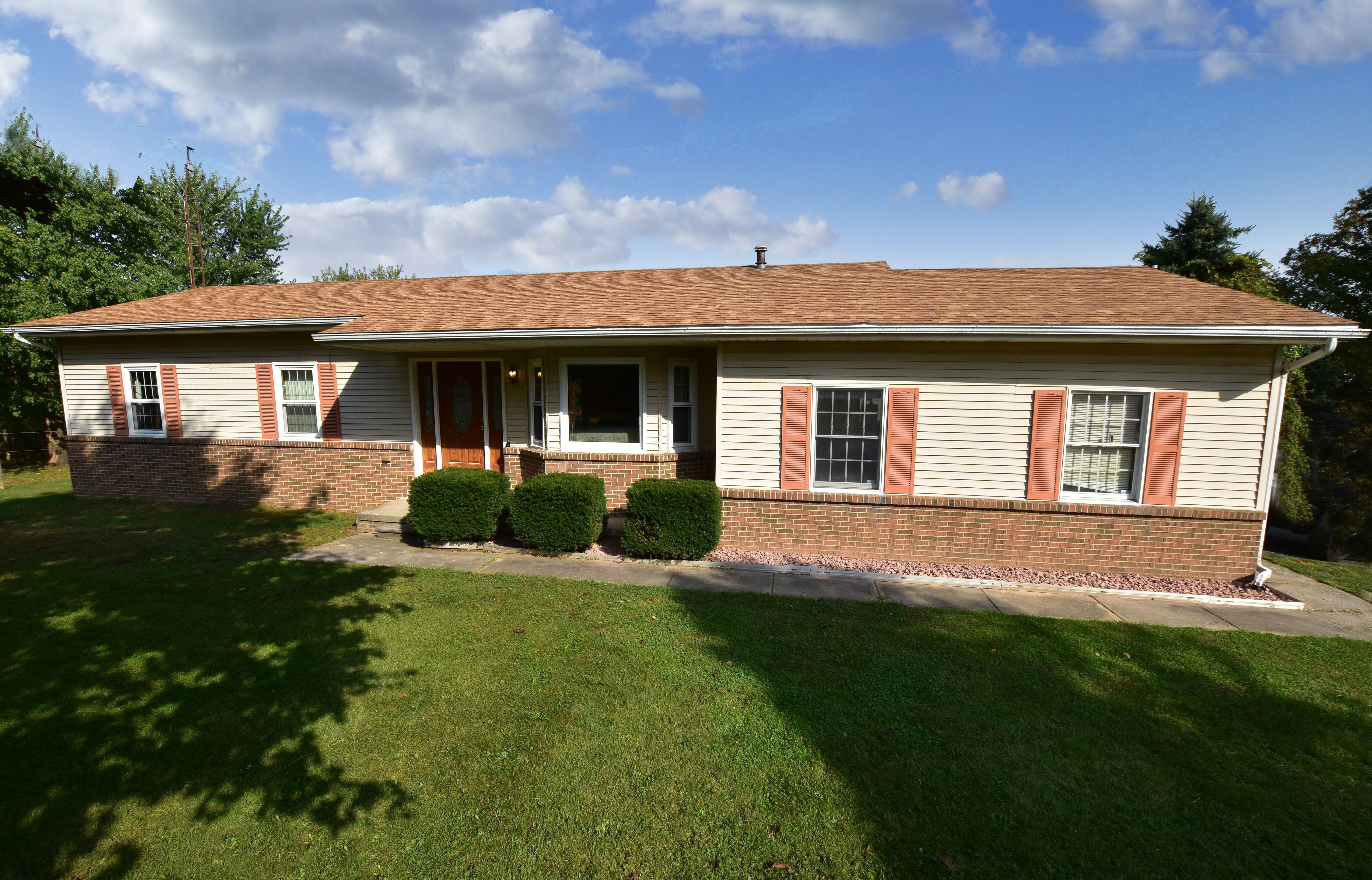 Thornbury Dr, Fenton, MI 48430