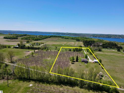 7825 Lake Leelanau Dr, Traverse City, MI, 49684-7537 | Card Image