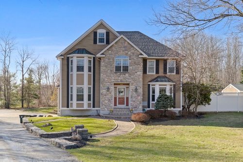 40 Fiorenza Dr, Wilmington, MA, 01887-4427 | Card Image