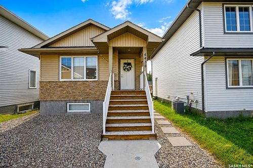 4438 Sheridan St, House with 4 bedrooms, 2 bathrooms and 2 parking in Regina SK | Card Image