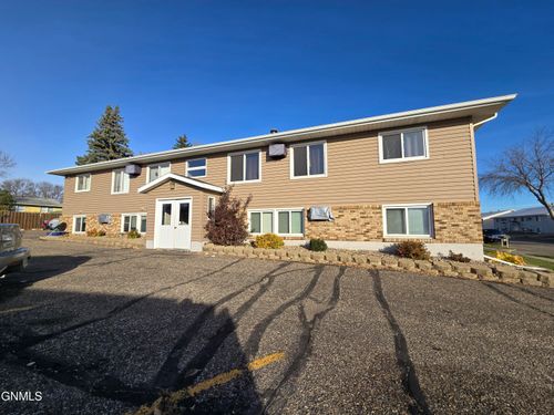 2406 N 8th St, Bismarck, ND, 58503-1104 | Card Image