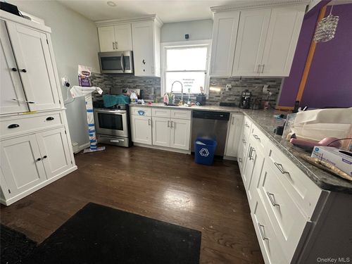 80 E 19th St, Huntingtn Sta, NY, 11746-2902 | Card Image