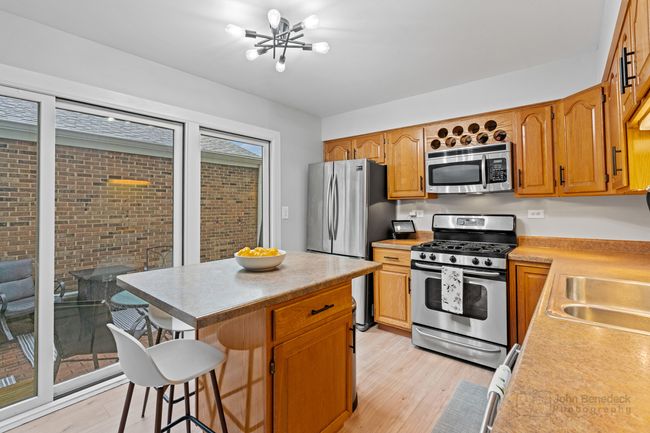 2091 Willow Run, Townhouse with 3 bedrooms, 3 bathrooms and 2 parking in Wheaton IL | Image 6