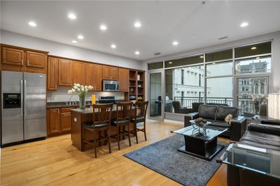 511 - 301 5th Avenue, Condo with 2 bedrooms, 1 bathrooms and 1 parking in Downtown Pgh PA | Image 3