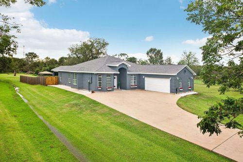 396 Mill Rd, Angleton, TX, 77515-8018 | Card Image