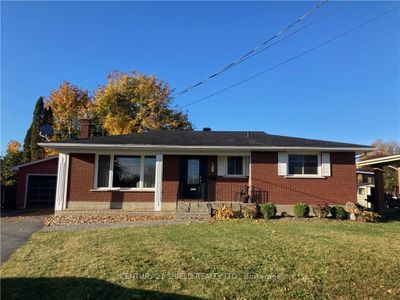 821 Haldimand Cres, House other with 3 bedrooms, 2 bathrooms and 4 parking in Cornwall ON | Image 2