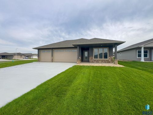 2308 E Brek St, Brandon, SD, 57005-6733 | Card Image