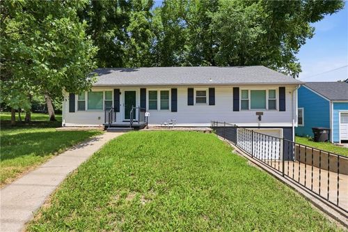 10516 E 35th St S, Independence, MO, 64052-2631 | Card Image