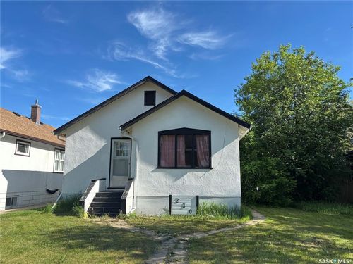 230 10th St E, Prince Albert, SK, S6V0Y9 | Card Image